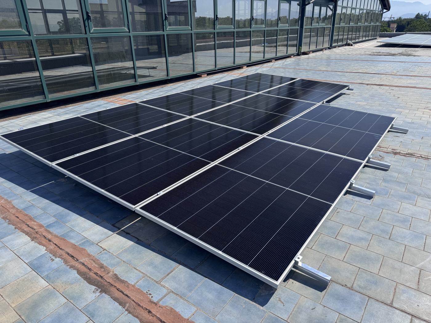 Impianto fotovoltaico DTF Italia: impianto su terrazzo