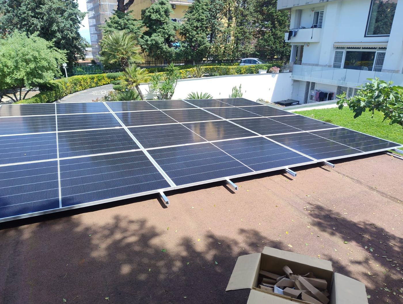 Impianto fotovoltaico DTF Italia: tetto piano residenziale