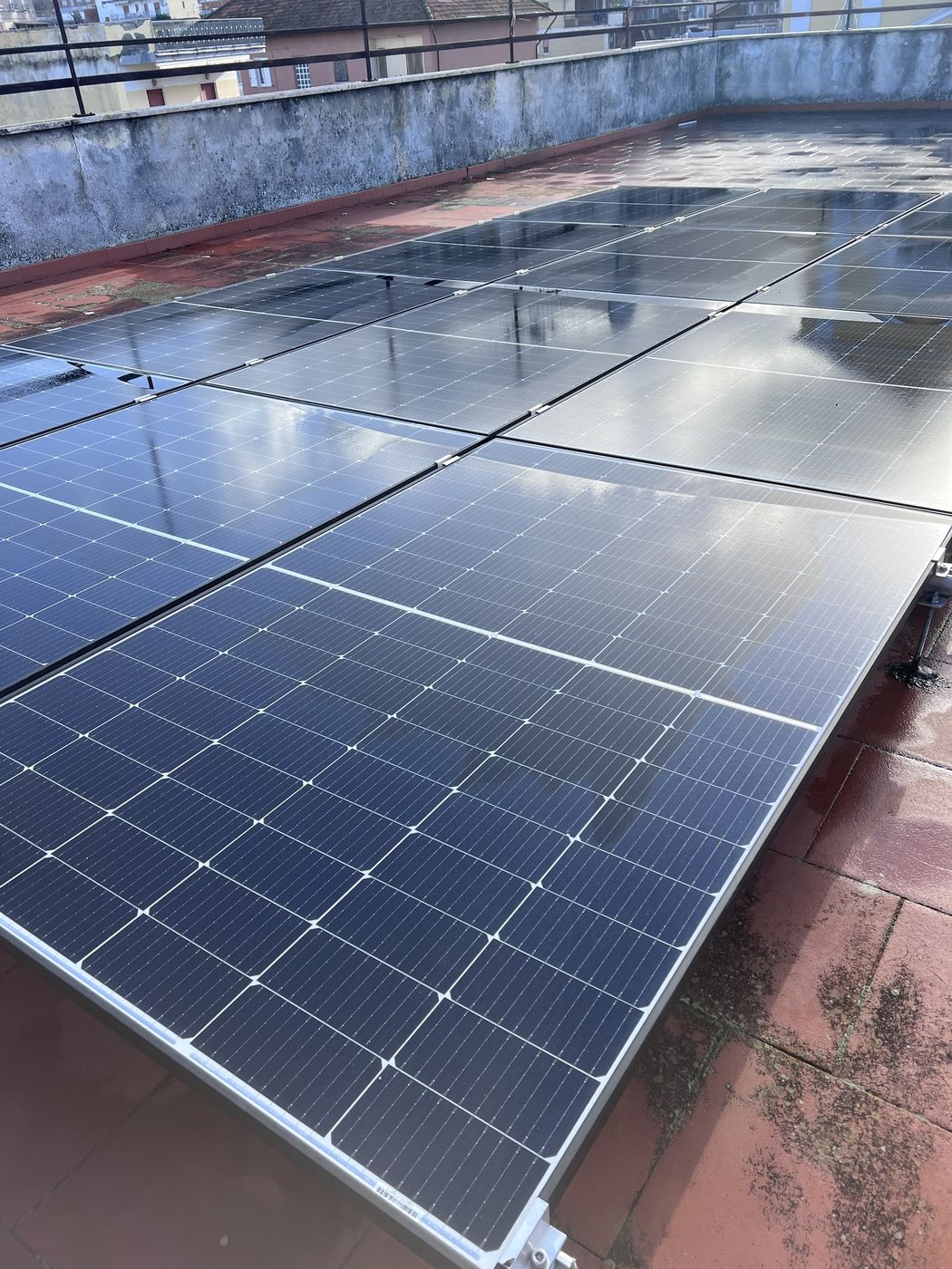 Impianto fotovoltaico DTF Italia: terrazzo in cotto