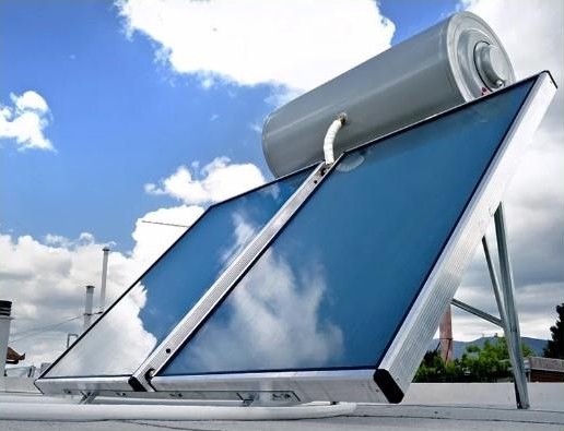 Impianto solare termico con bollitore e due collettori solari
