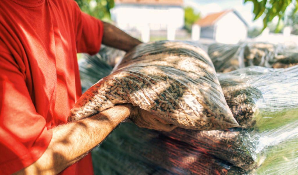 Stufa a pellet aria calda: come funziona, vantaggi e prezzi