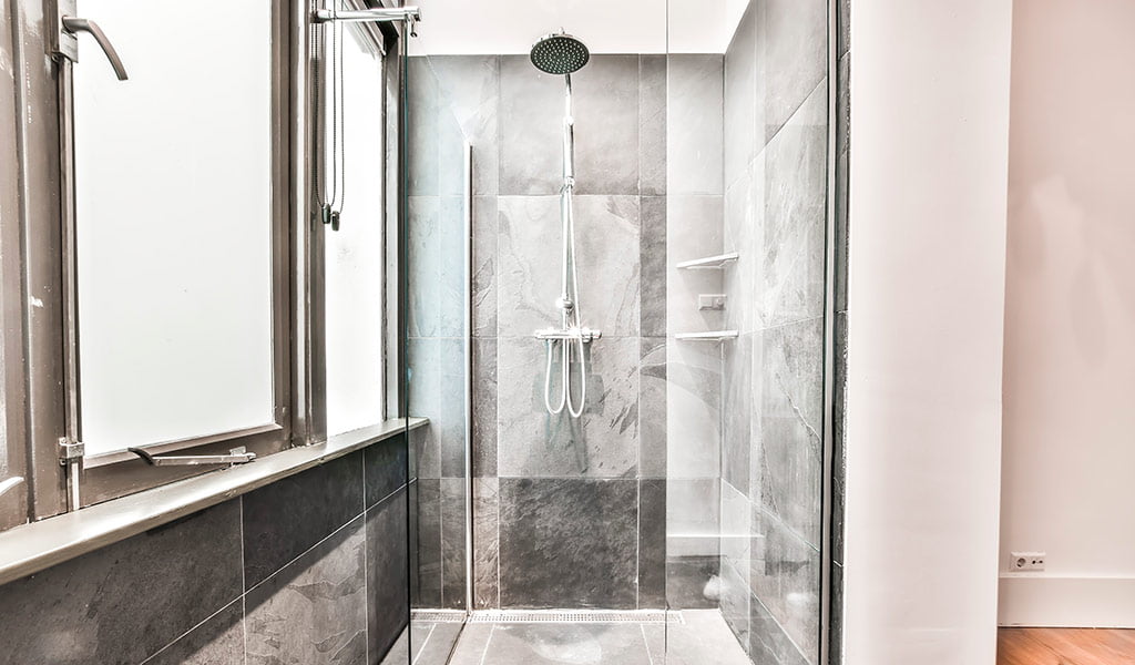 Trasforma il Tuo Bagno: Dalla Vasca alla Doccia